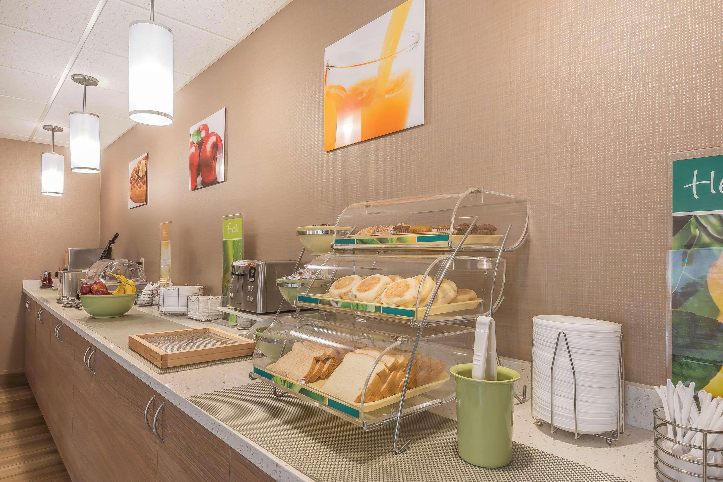 Quality Inn & Suites Downtown Windsor Luaran gambar